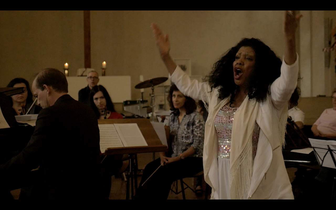 Jaqueline Castellanos in der Martinskirche Stuttgart